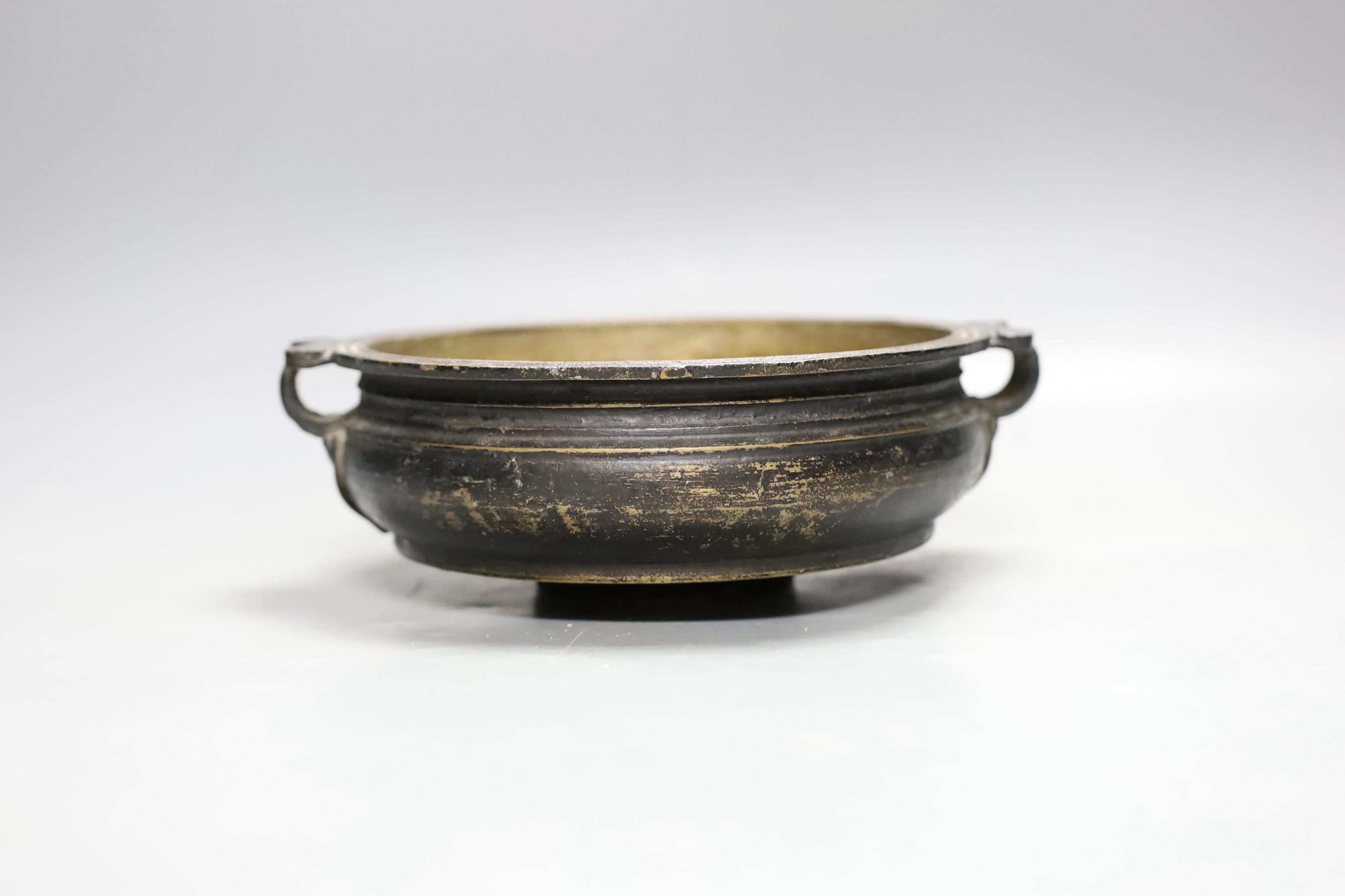 A Southern Indian bronze Urli vessel, 22cm handle to handle